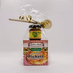 Pickert-Präsentbox, 100g Backmischung mit Rübenkraut und Holzlöffel in Cellophantüte