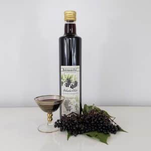 Holunderlikör mit echtem Übersee-Rum